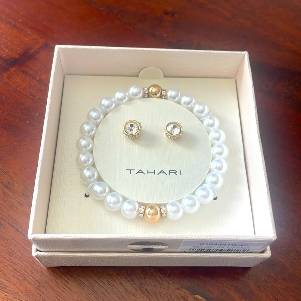 Tahari White faux Pearl bracelet earring Circle Rhinestone Earrings Gift Set New